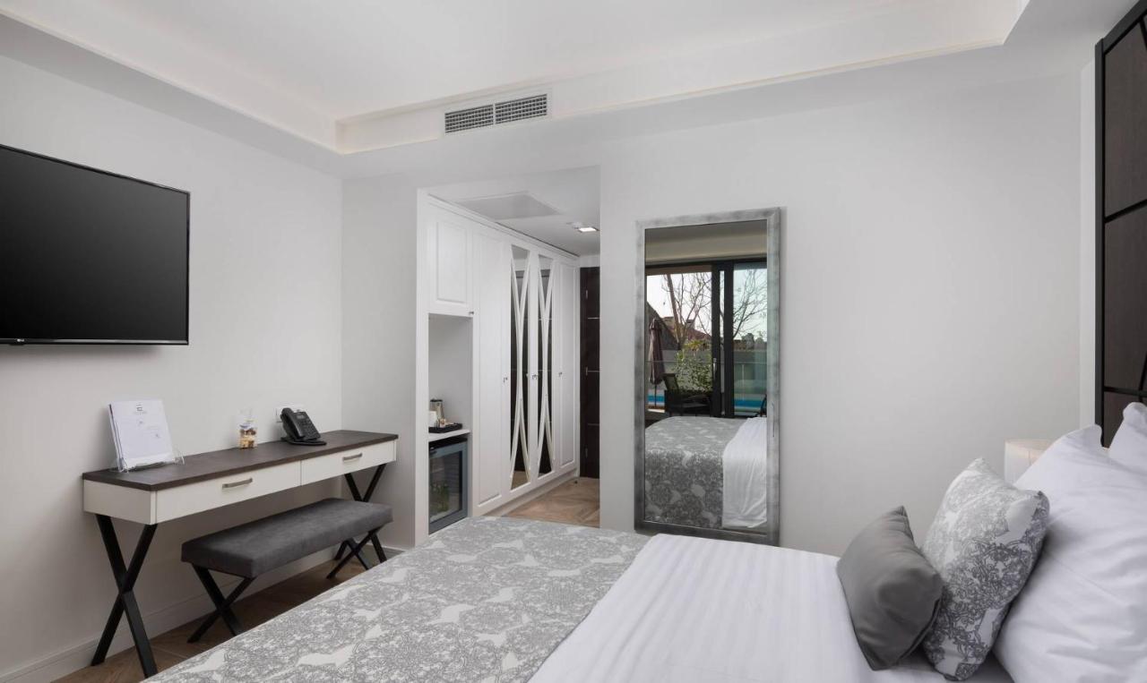 Ellure Luxury Suites สปลิท ภายนอก รูปภาพ